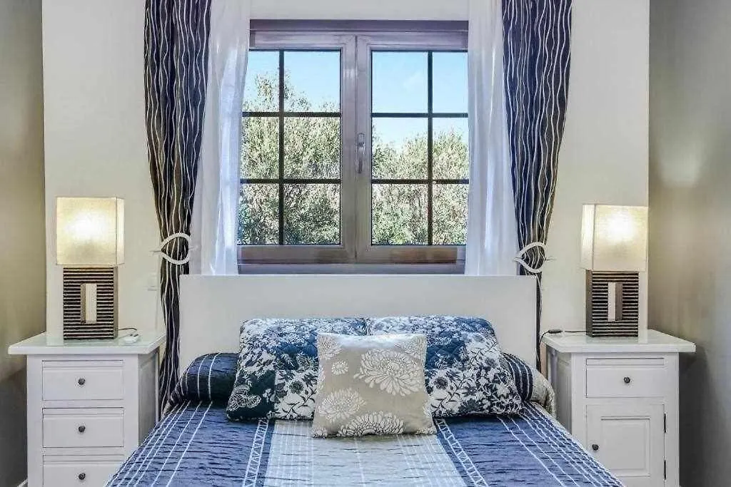 Villa Cobas Con Piscina Y Privada Трикивихате