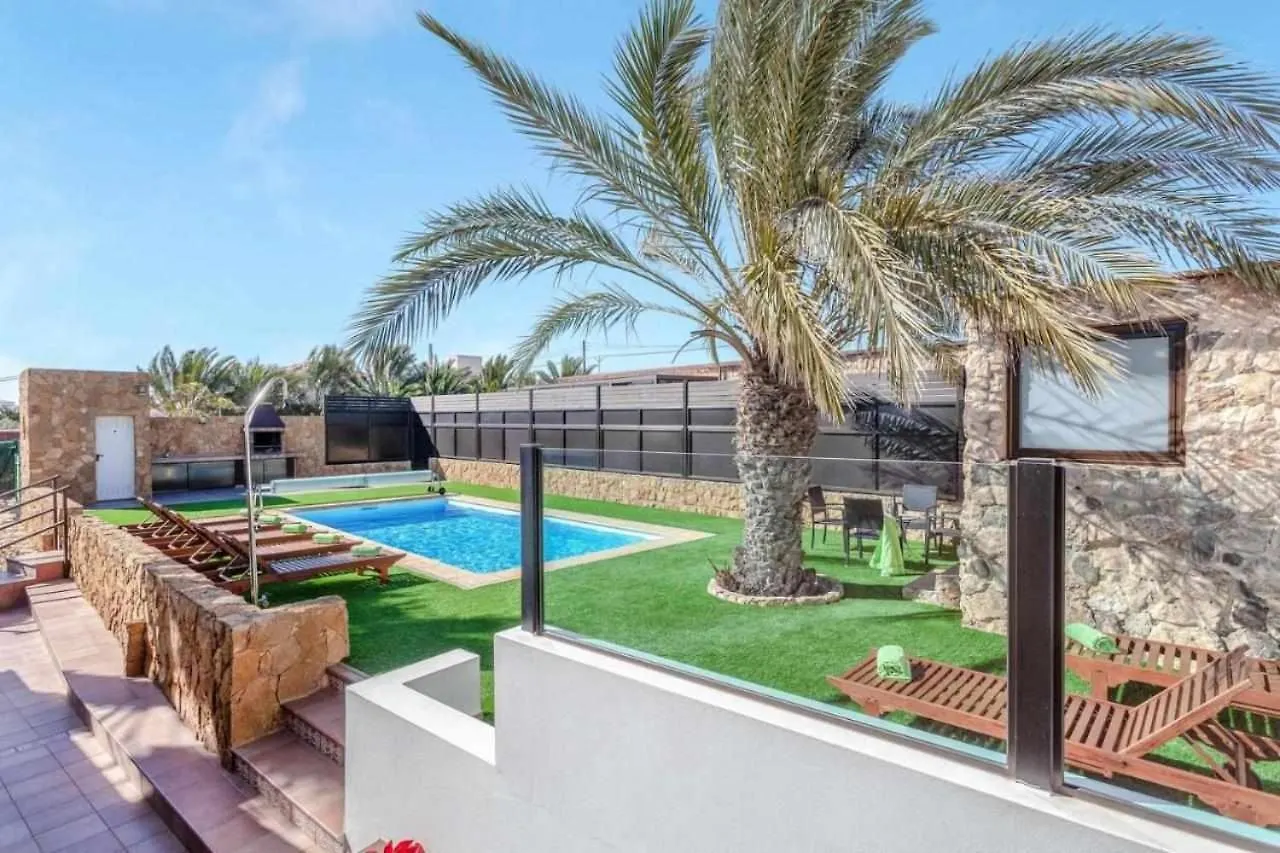 Villa Cobas Con Piscina Y Privada Трикивихате